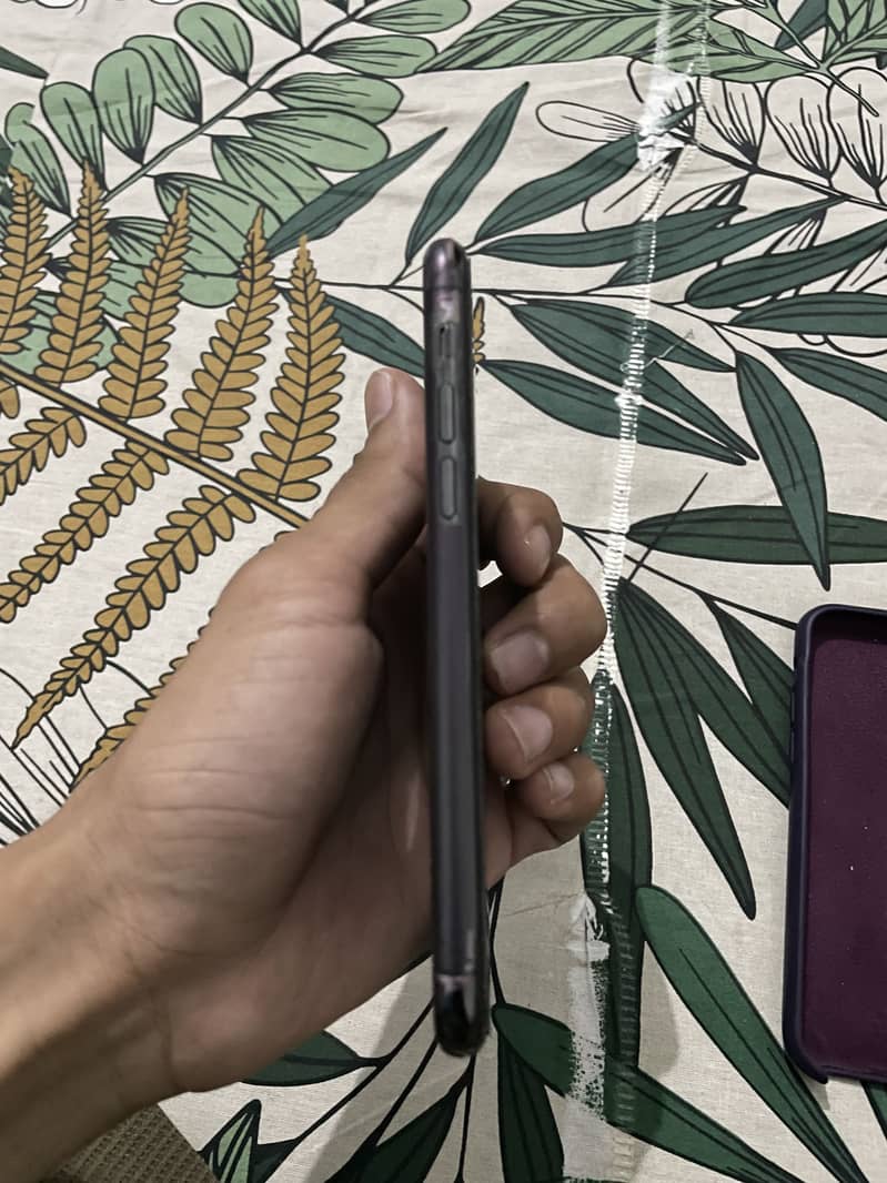 Apple iPhone 11 Pro 3