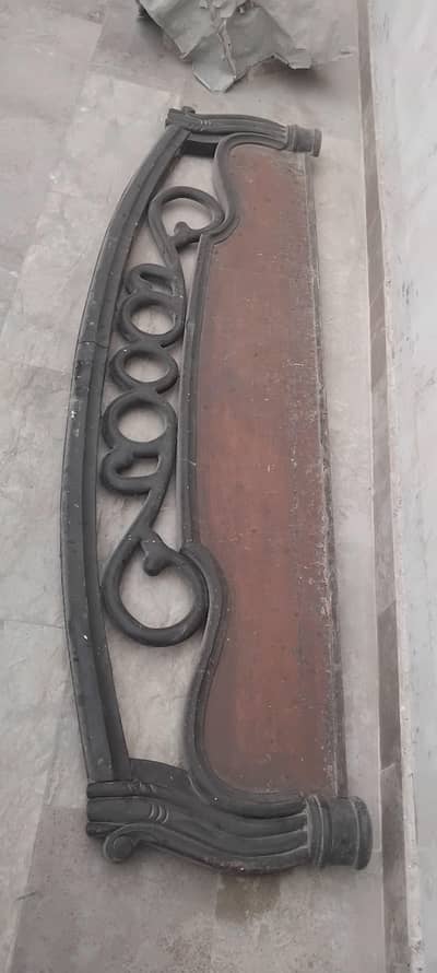 Heavy wood kind Size Bed for urgent sale