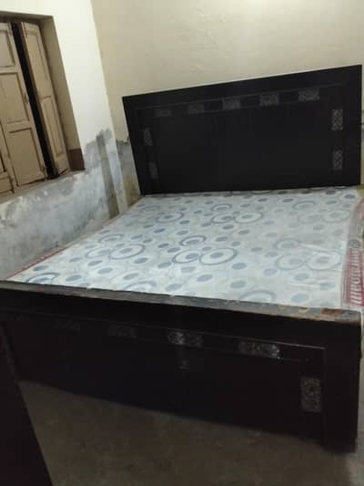 king size bed with mattress