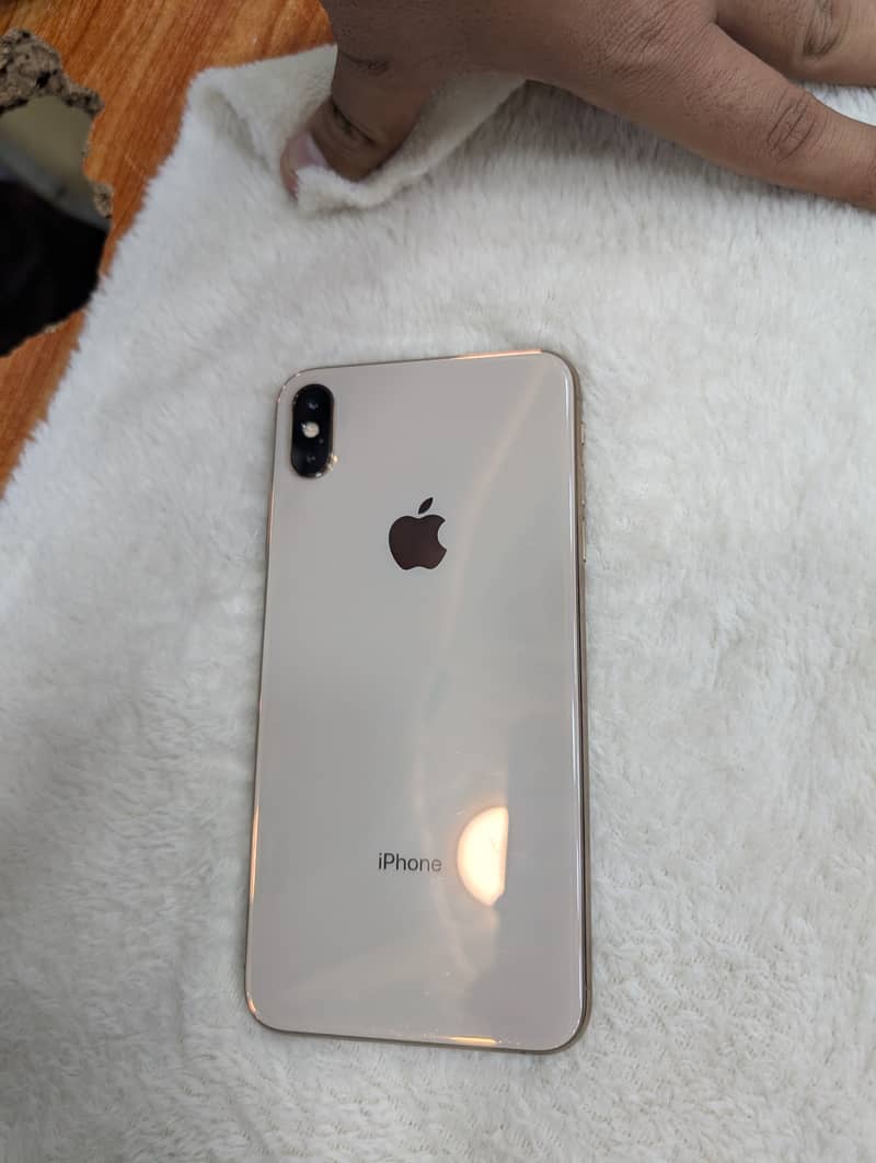Apple iPhone XS Max 1