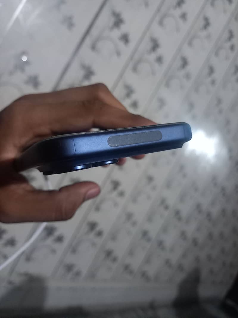 Apple iPhone 17 Pro Max 4
