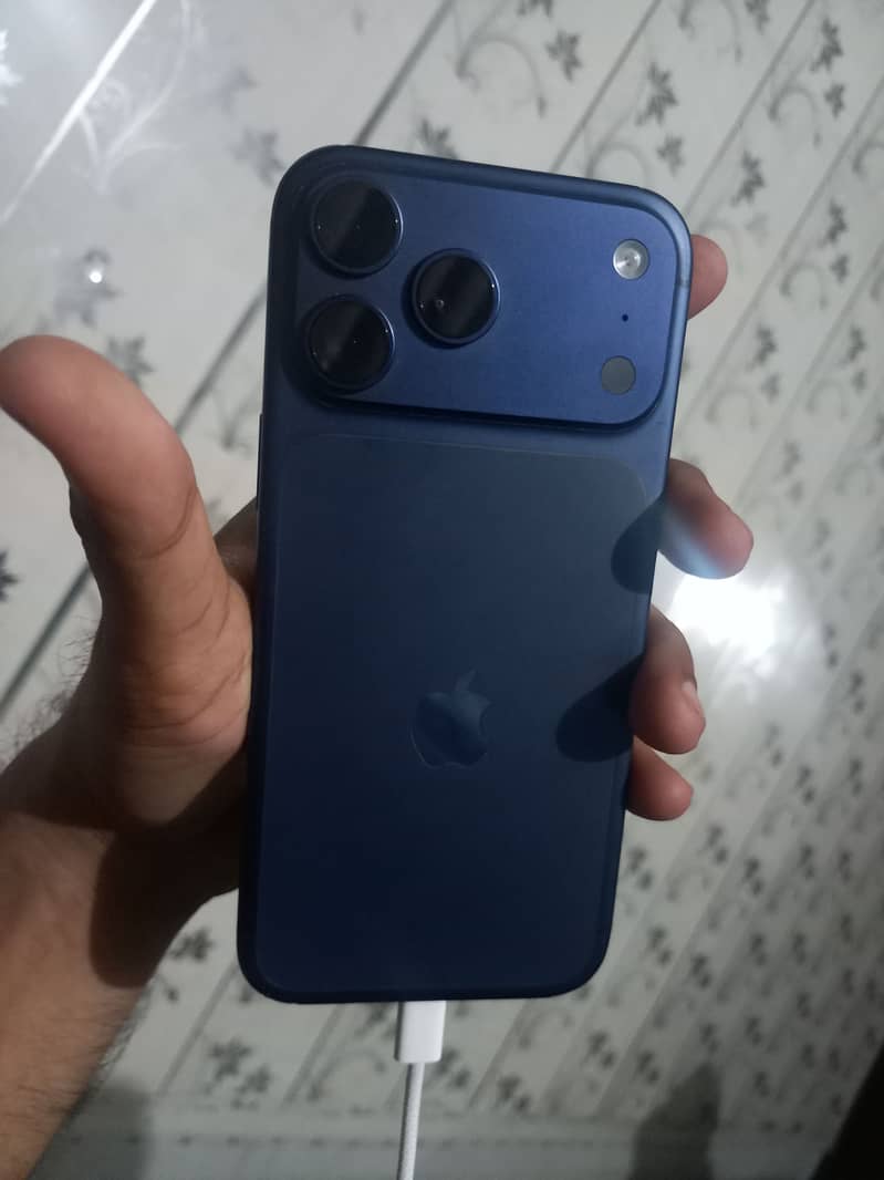 Apple iPhone 17 Pro Max 5