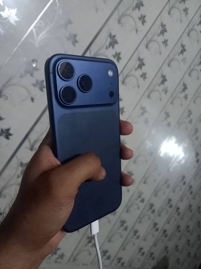 Apple iPhone 17 Pro Max 6