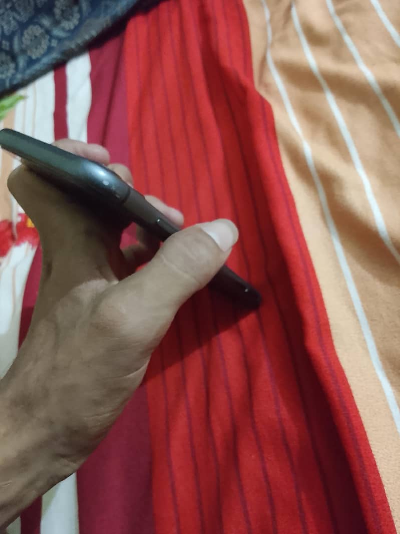 Apple iPhone 11 3