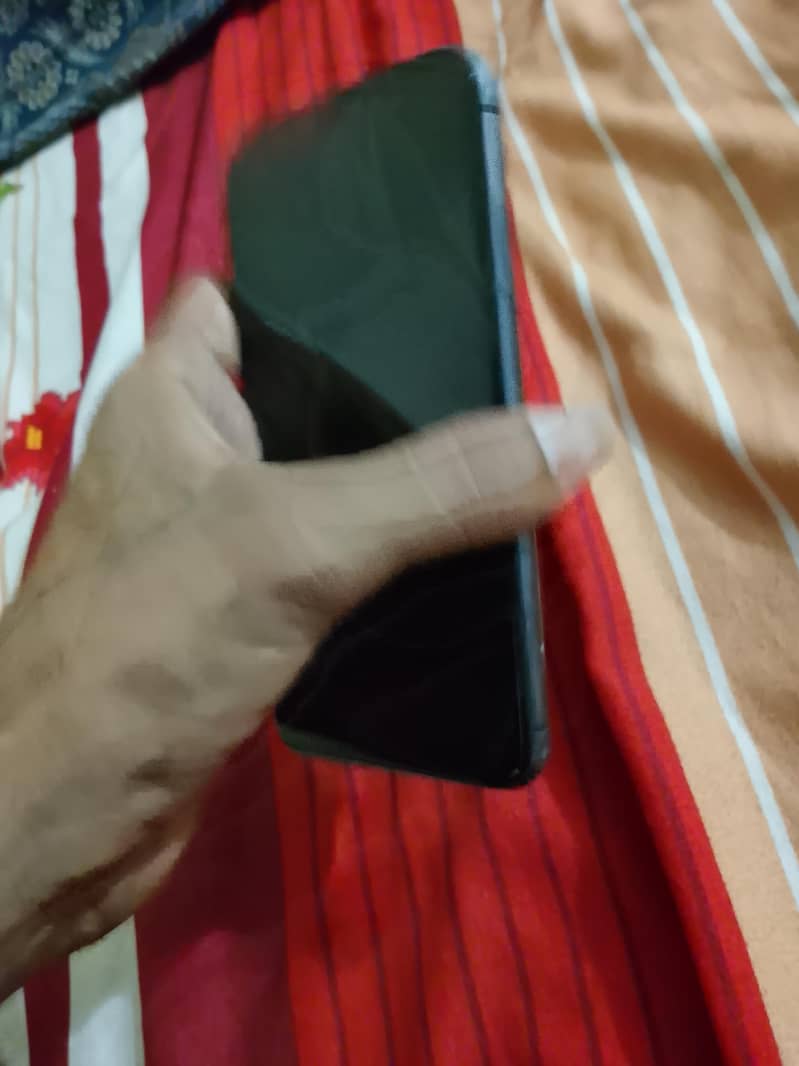 Apple iPhone 11 4