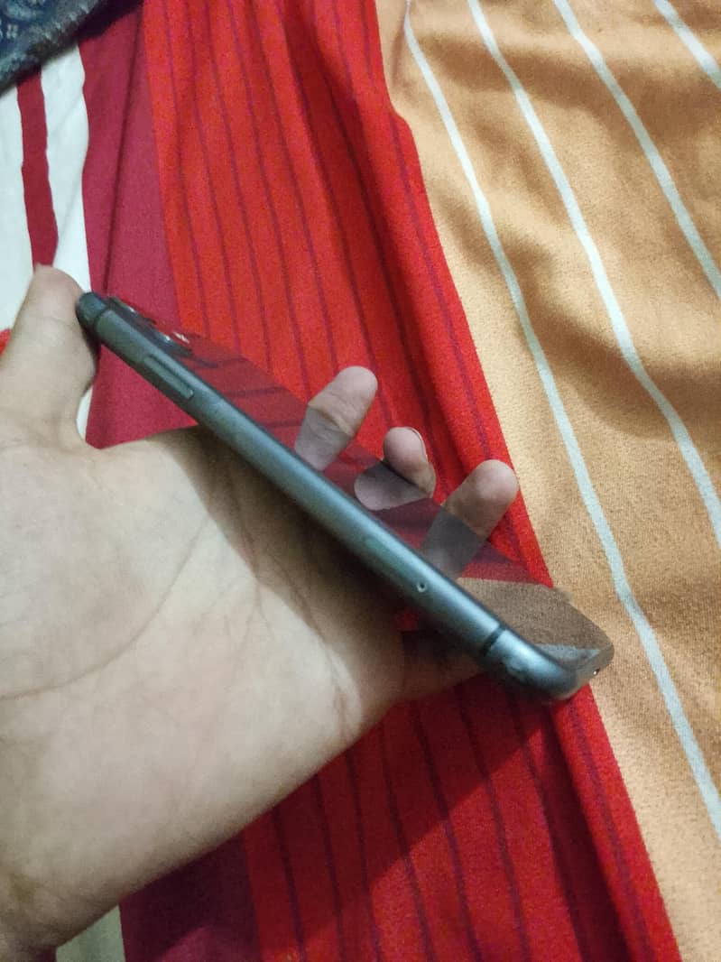 Apple iPhone 11 6