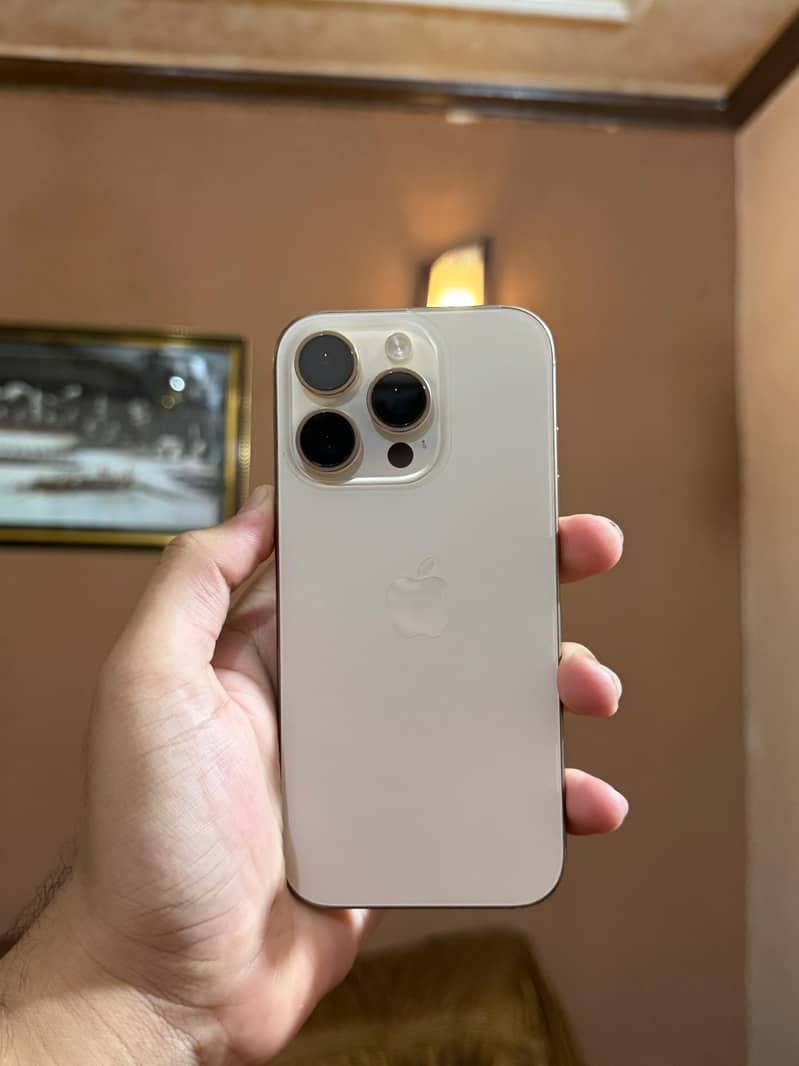 Apple iPhone 16 Pro 0