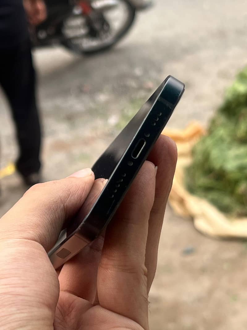 Apple iPhone 12 0