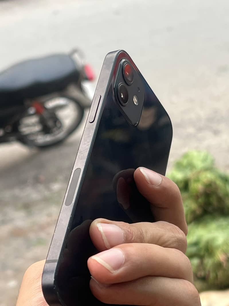 Apple iPhone 12 2