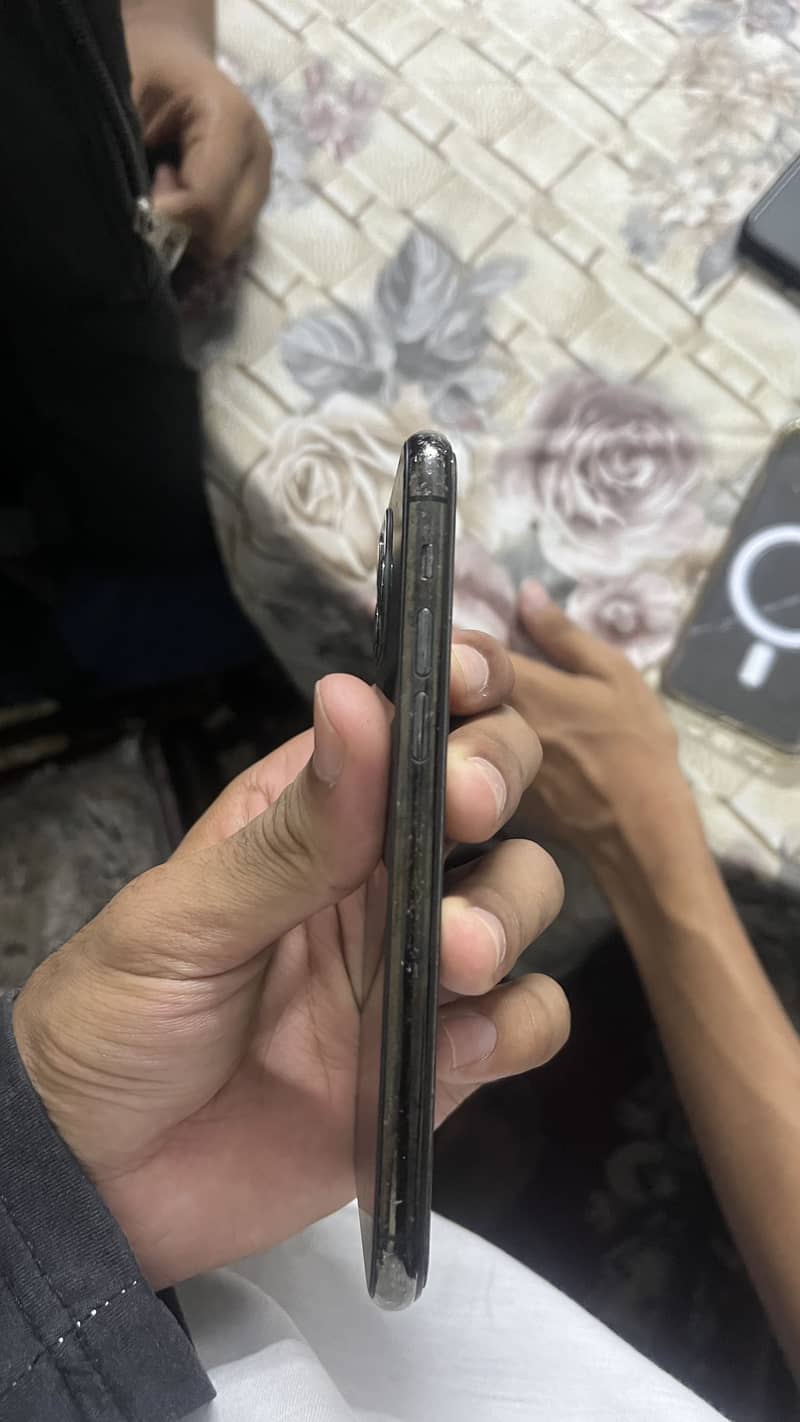 Apple iPhone 11 Pro 3