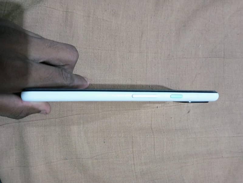 Google Pixel 4 3