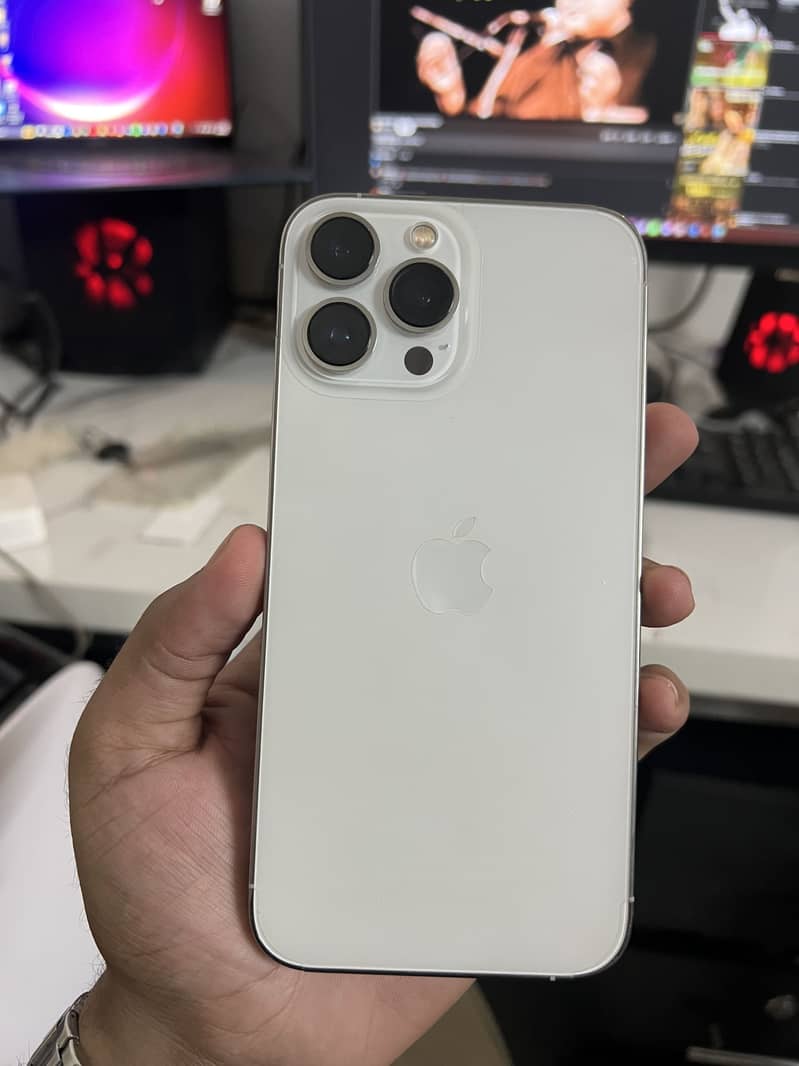 Apple iPhone 13 Pro Max 1