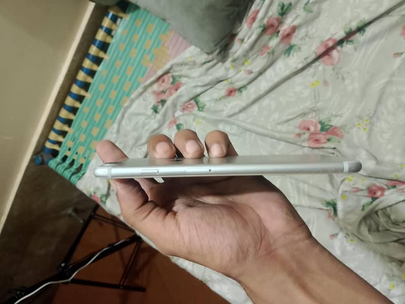 Apple iPhone 7 Plus 1