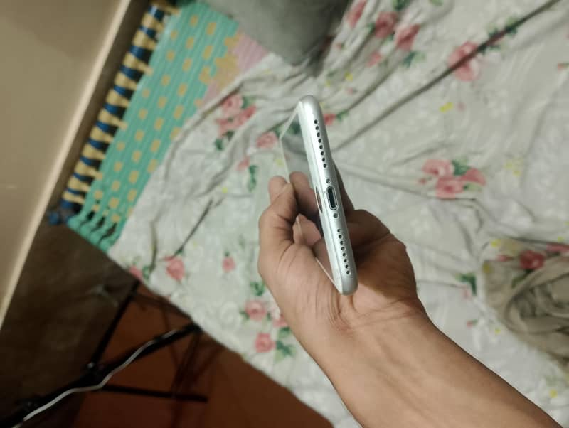 Apple iPhone 7 Plus 2
