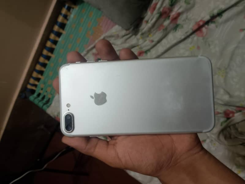Apple iPhone 7 Plus 4