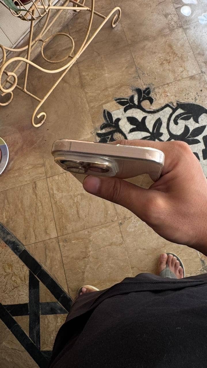 Apple iPhone 16 Pro Max 6