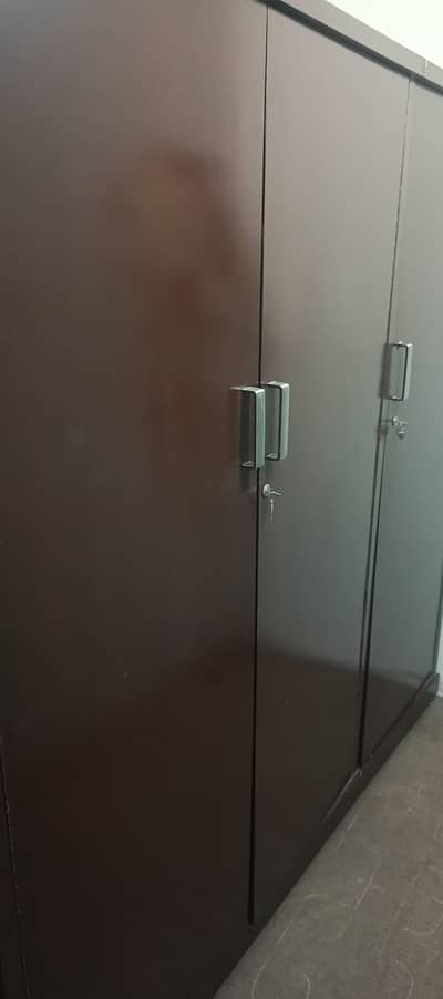 wooden wardrobe big size 3 doors almost new lush condition