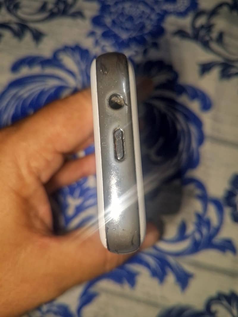 Nokia 8000 1