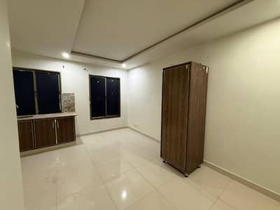 AFFORDABLE STUDIO APARTMENT NON FURNISHED WITH ELEVATOR AND MAINTENANCE