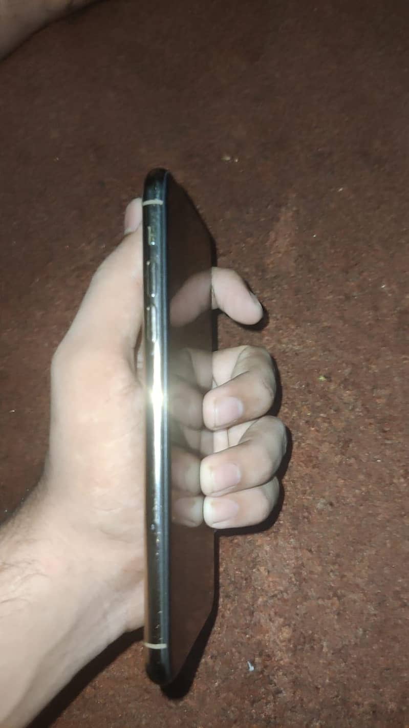 Apple iPhone 11 Pro Max 3