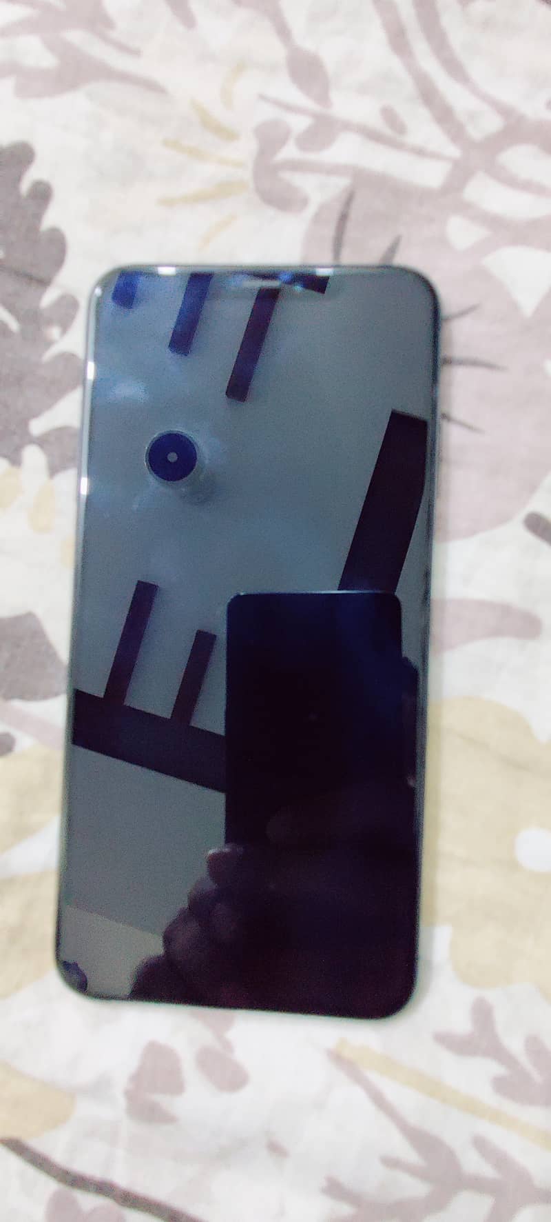 Apple iPhone XS Max 3