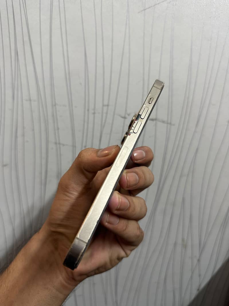 Apple iPhone 14 Pro Max 4