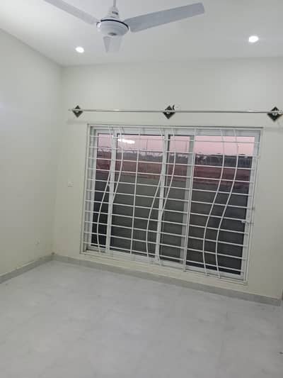 5 marla Full house Dh 3 bajlii panii Available brand new Condatio near masjid Commercial islambad