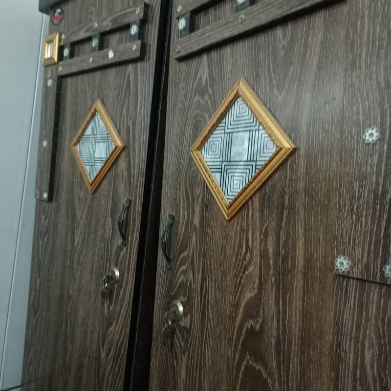 used wardrobe 0