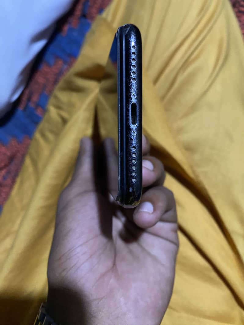 Apple iPhone X 3