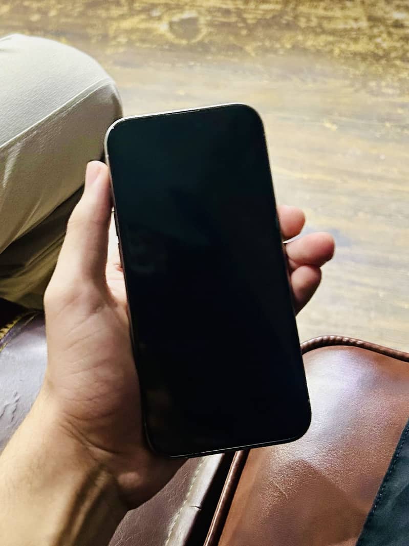 Apple iPhone 15 Pro 4