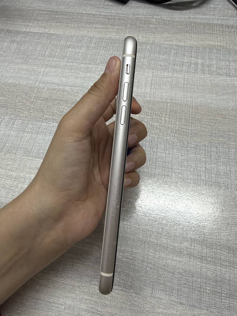 Apple iPhone 11 4