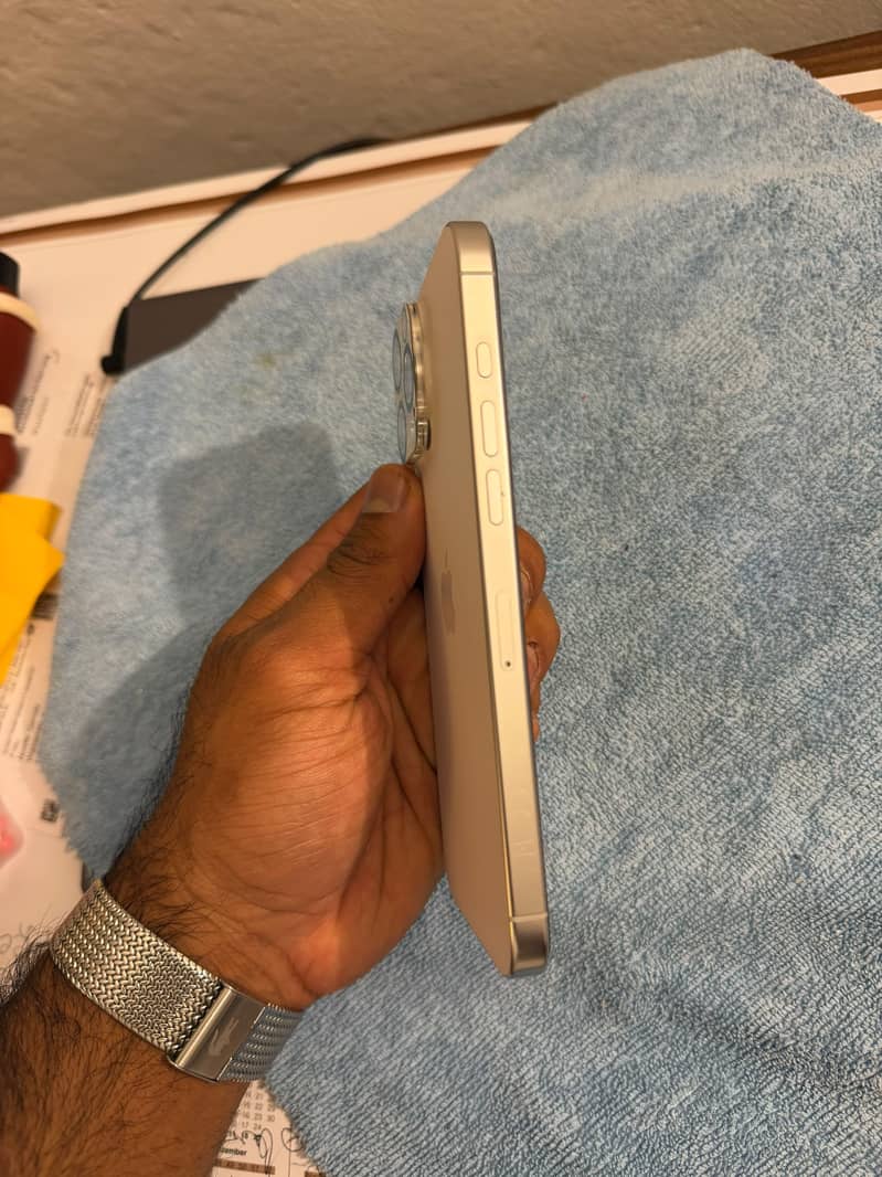 Apple iPhone 16 Pro Max 1