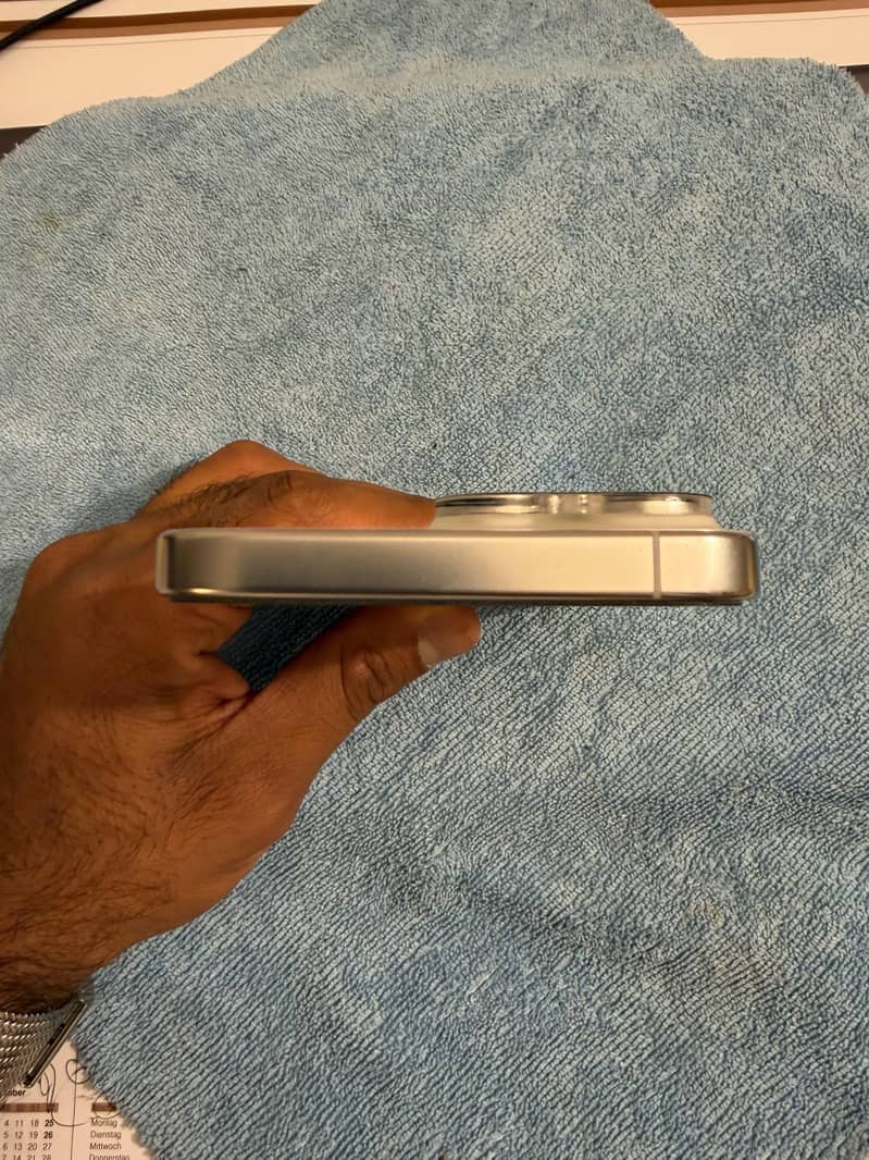 Apple iPhone 16 Pro Max 2
