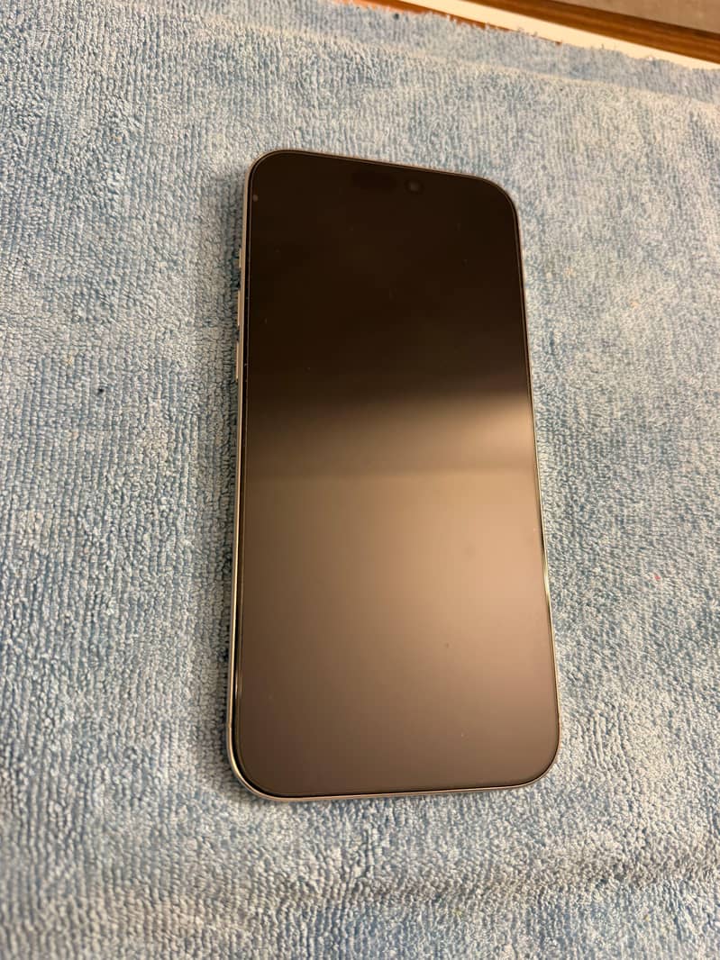 Apple iPhone 16 Pro Max 4