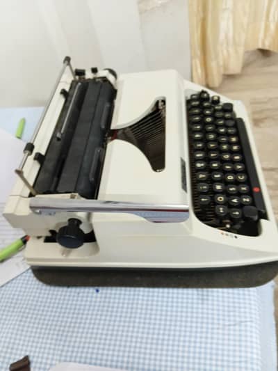 ​Vintage Erika 153/158 Portable Typewriter for Sale