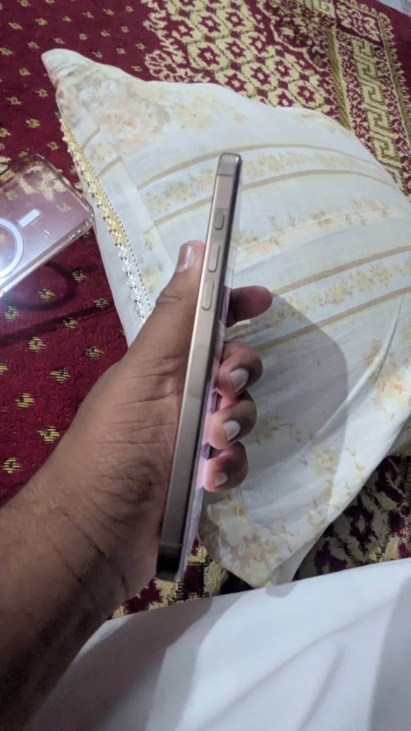 Apple iPhone 16 Pro Max 4