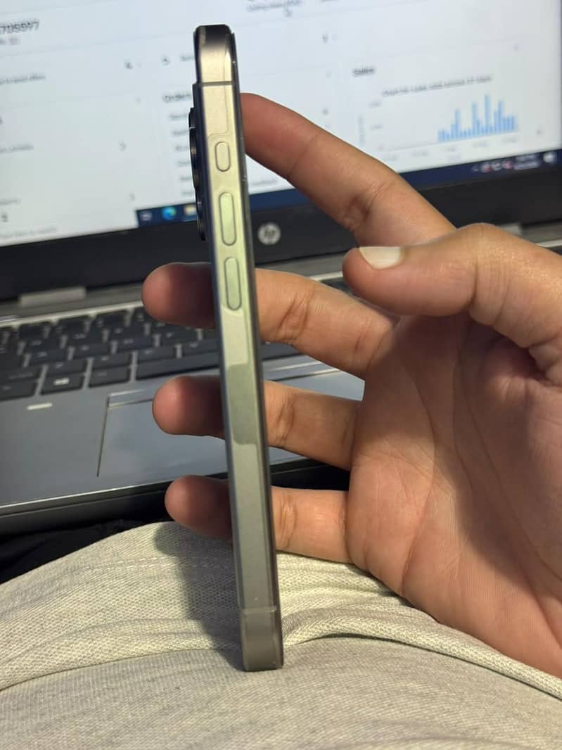 Apple iPhone 15 Pro 3