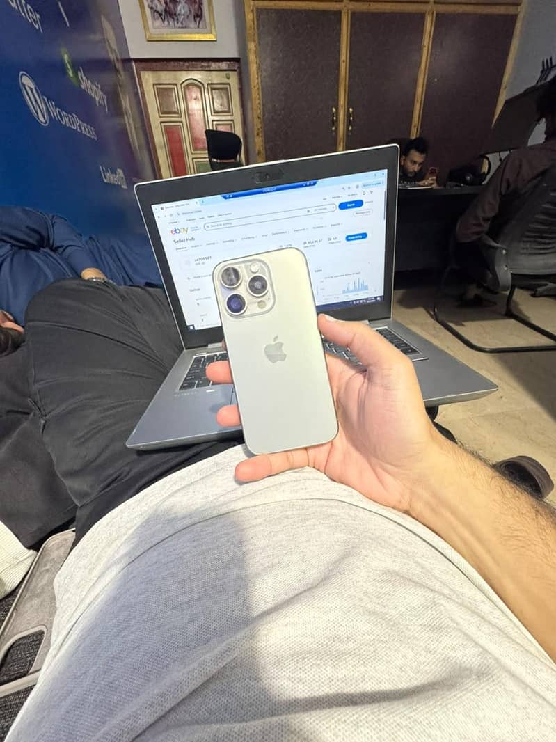 Apple iPhone 15 Pro 6