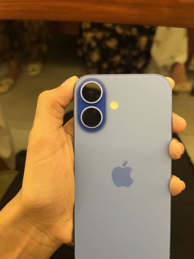 Apple iPhone 16