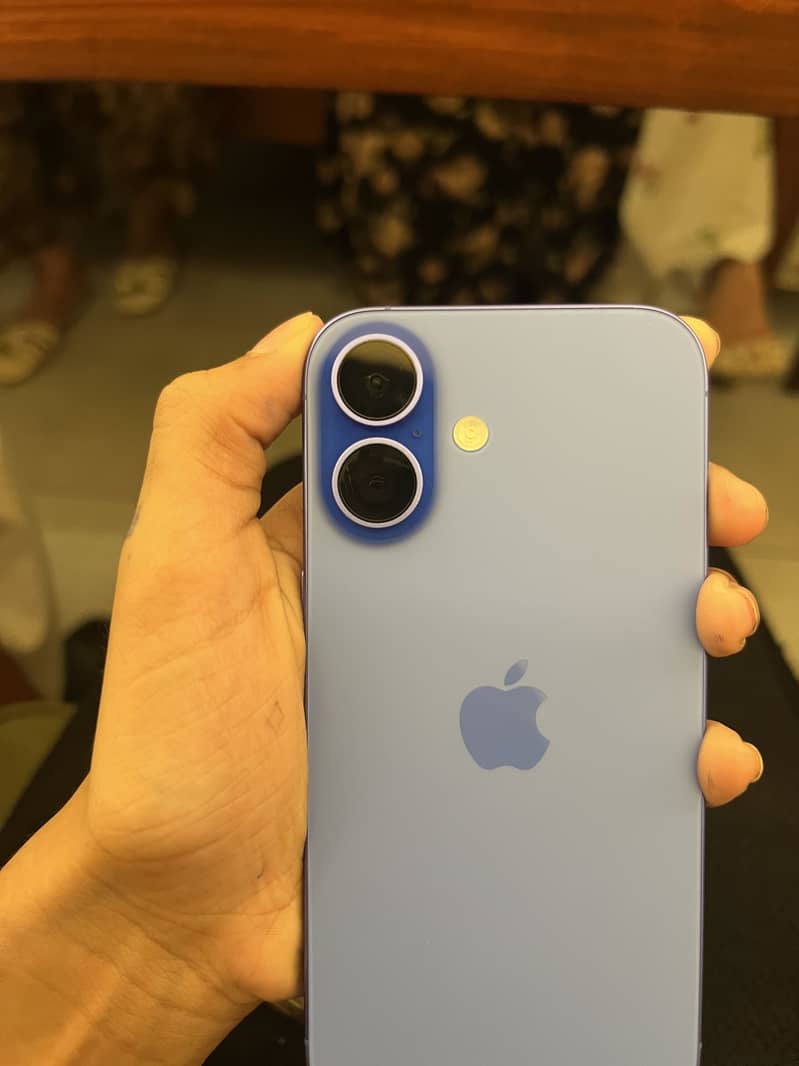 Apple iPhone 16 0