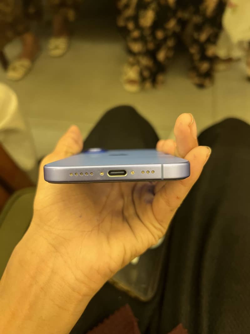 Apple iPhone 16 3