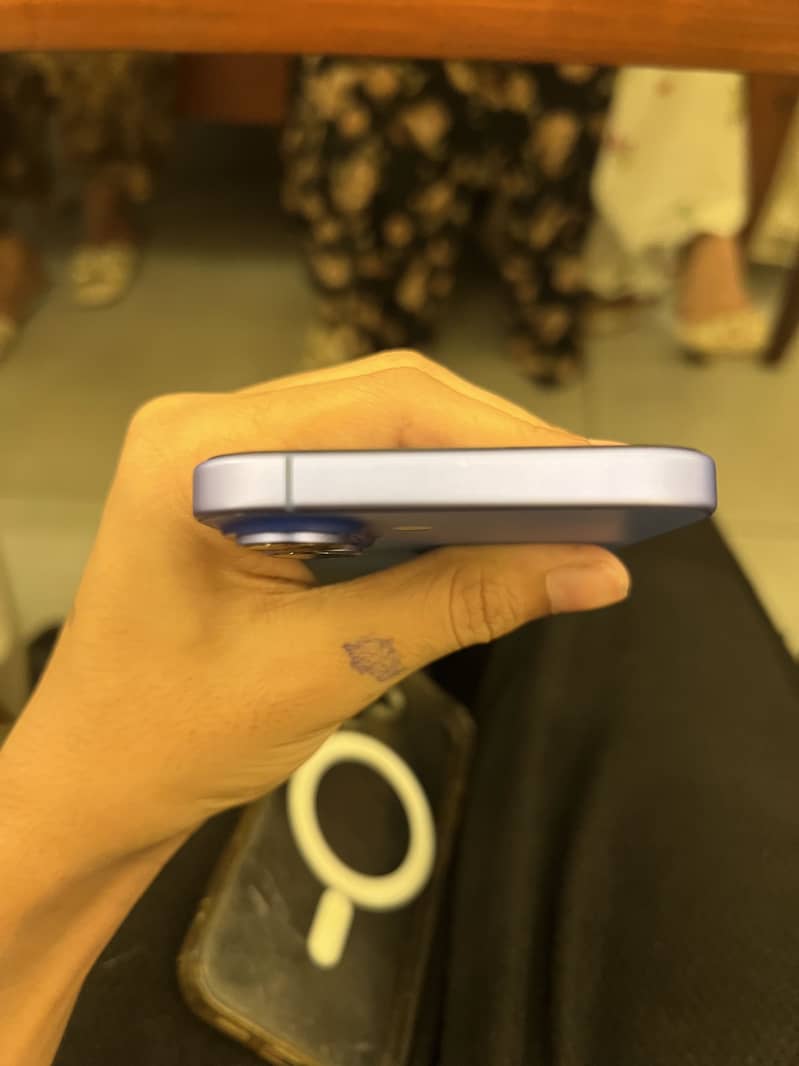 Apple iPhone 16 6