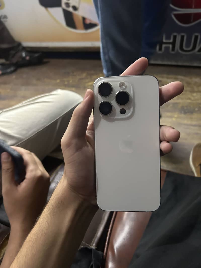 Apple iPhone 15 Pro 0