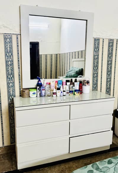 Dressing table with mirror