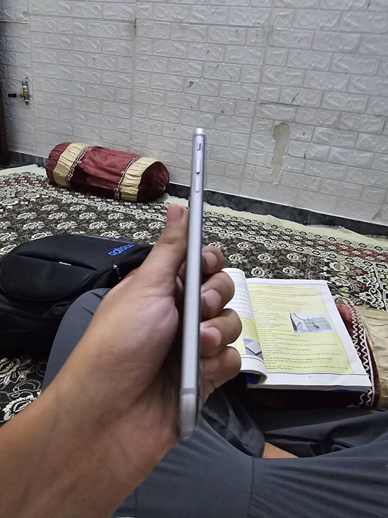 Apple iPhone 6S Plus 5