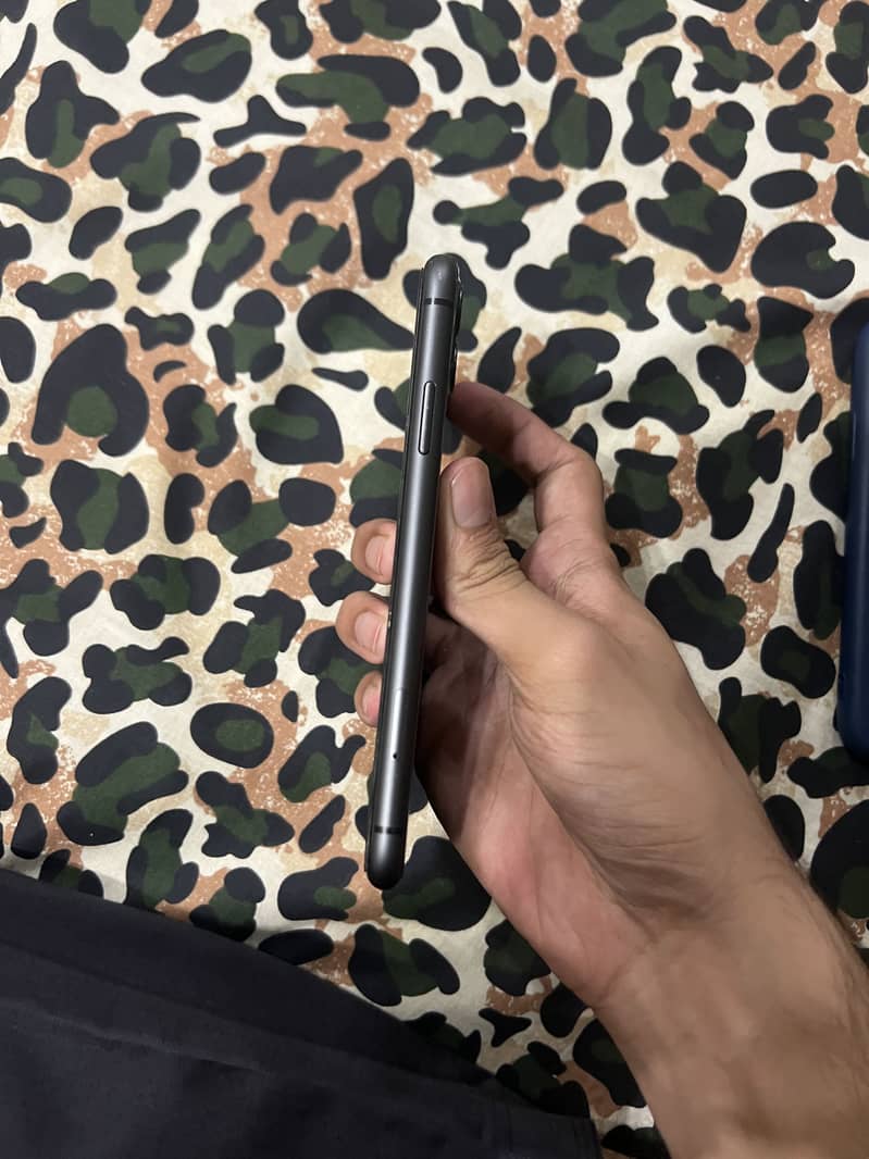 Apple iPhone 11 5