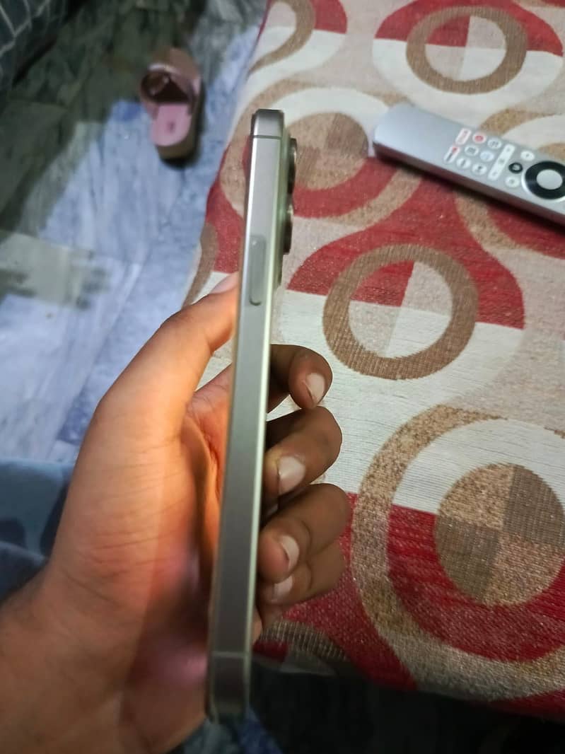 iPhone 15 pro max 2