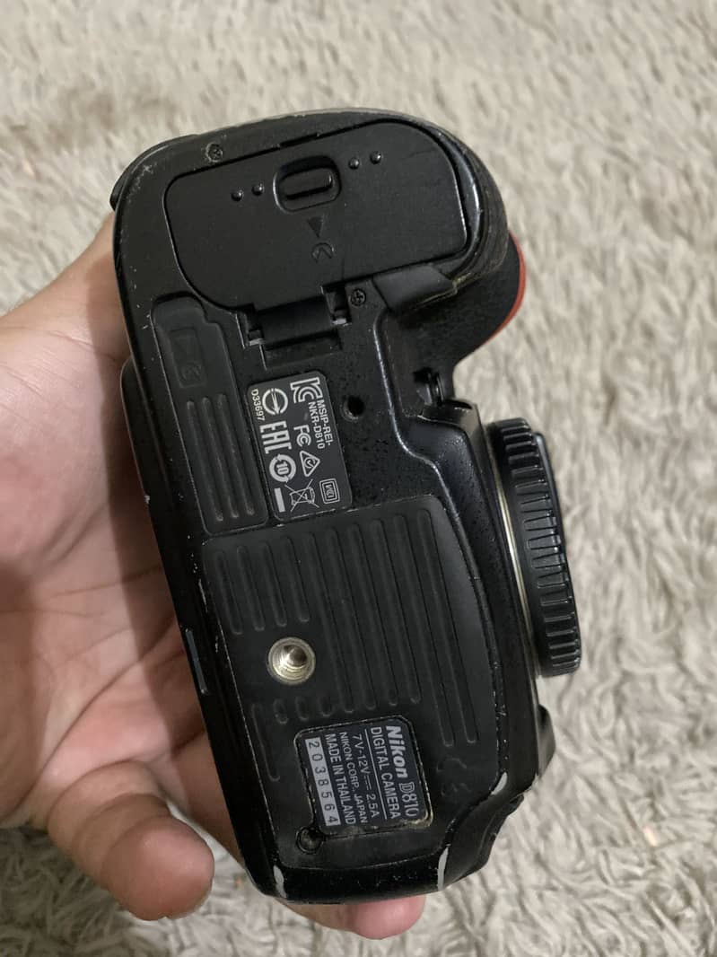 Nikon 4