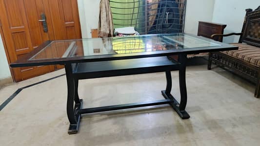 new condition daining table for sale