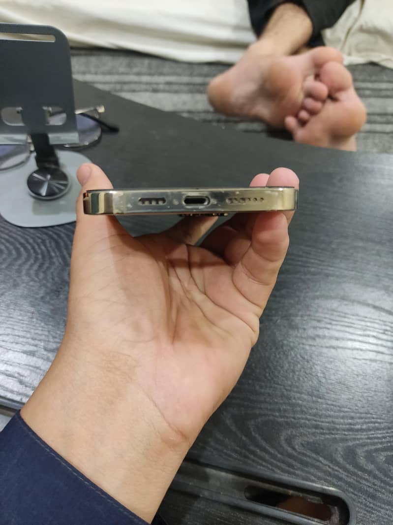 Apple iPhone 14 Pro Max 4